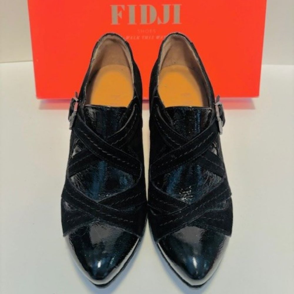 Fidji patent leather and suede pointed toe booties size 6